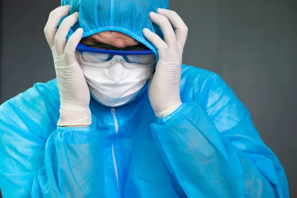 Arzt Psa Anzug Uniform Ist Gestresst Und Hat Kopfschmerzen Nach — Stockfoto