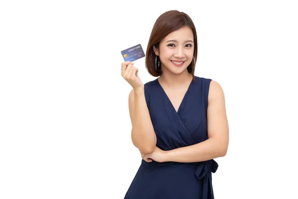 Joven Hermosa Mujer Asiática Sonriendo Mostrando Presentando Tarjeta Crédito Para —  Fotos de Stock