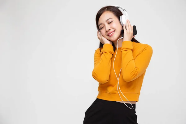 Joven Mujer Belleza Asiática Escuchando Música Con Auriculares Aplicación Canciones —  Fotos de Stock