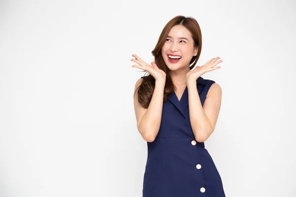 Retrato Emocionado Gritando Joven Mujer Asiática Pie Vestido Azul Aislado —  Fotos de Stock