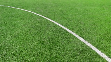 Eğri futbol alan yeşil çim arka plan hattı.