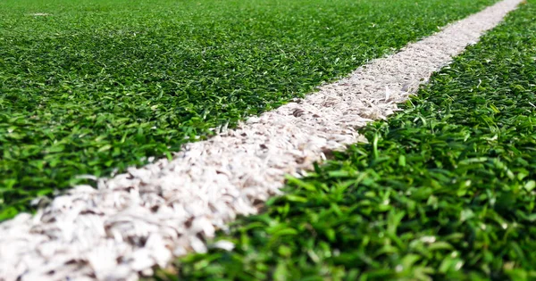 Белая Линия Зеленой Траве Спортивной Площадки Спортивной Концепции — стоковое фото