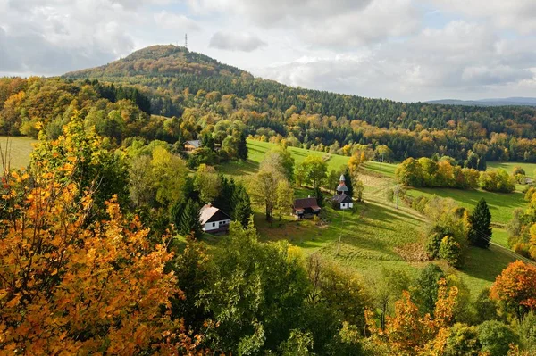 Jesienny Kolorowy Krajobraz Lasami Wzgórzami Słońcem Niebem — Zdjęcie stockowe