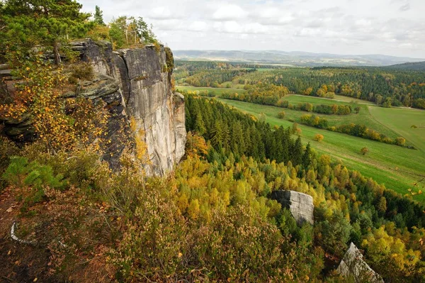 Podzimní Krajina Skály Lesy Vše Krásně Barevné — Stock fotografie