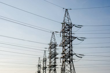 yüksek voltaj güç hatları