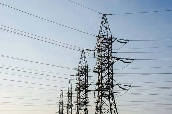 yüksek voltaj güç hatları