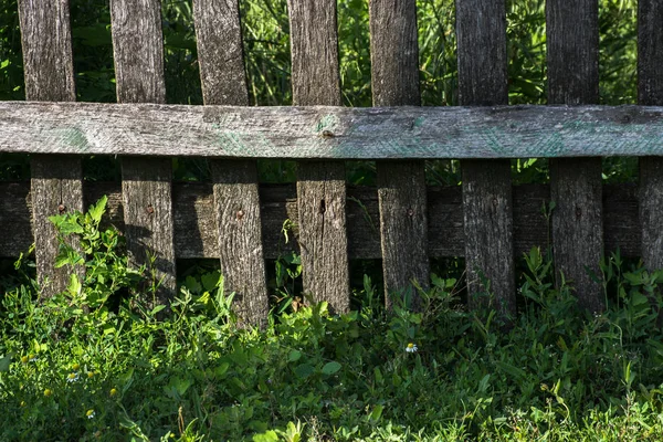 Eski ahşap çit köyü yakın çekim ıssız