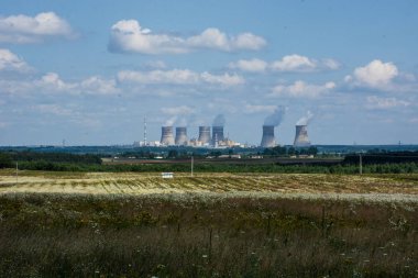 Nükleer santral yaz, Ukrayna ile kırsal manzara