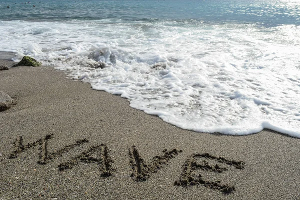Слово Wave Написано Песке Морского Берега — стоковое фото