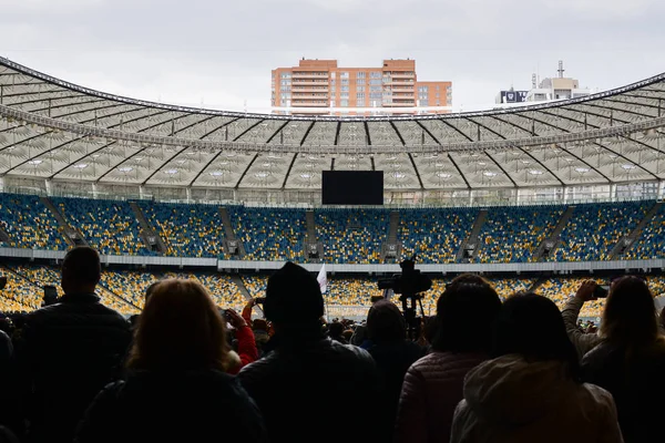 Kiev Ucrania Abr 2019 Visitas Personas Nsk Olimpiysky Acción Pacífica — Foto de Stock