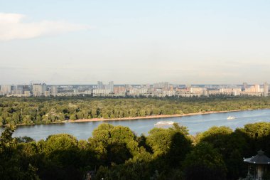 Kiev, Ukrayna/Temmuz 2019 - Sol Banka ve Dnipro Nehri'nde En İyi Görünüm