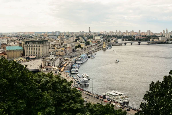 Zevk Tekneleri ile Kiev Urban Cityscape