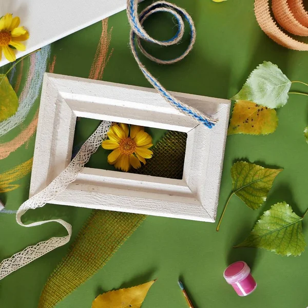 Das Konzept Des Frühherbstes Eine Komposition Aus Beeren Gemüse Blumen — Stockfoto