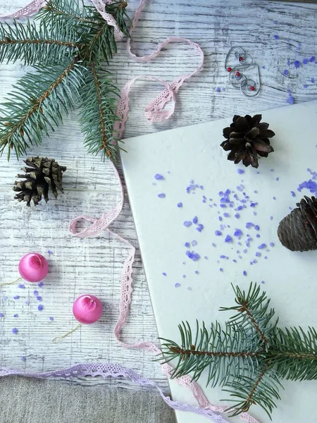 Winter Kerst Decoratieve Samenstelling Van Feestelijke Inrichting Spar Takken Een — Stockfoto