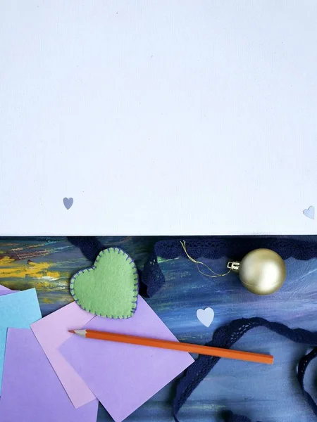 Dekoratif Noel Kompozisyon Natürmort Çam Dalları Süslemeleri Sanat Malzemeleri Kalpleri — Stok fotoğraf