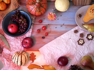 Kabak, meyve ve çikolata tatlı hazırlanması için bir festival mevsimlik akşam yemeği, dekoratif natürmort, üstten görünüm