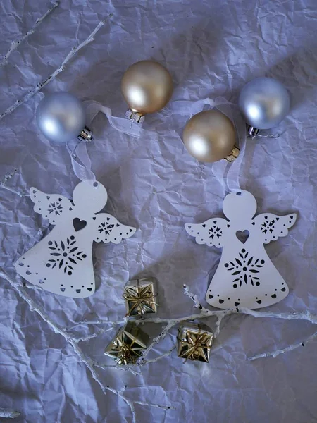Сезонні Склад Декор Два Білих Ангели Різдвяних Прикрас Золоті Срібні — стокове фото