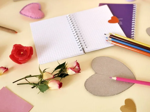 Decorative Composition Congratulations Valentines Wedding Birthday Fresh Roses Rose Petals — Stock Photo, Image