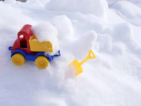 Carro Brinquedo Plástico Brilhante Carregado Neve Caminhão Lâminas Infantis Neve — Fotografia de Stock