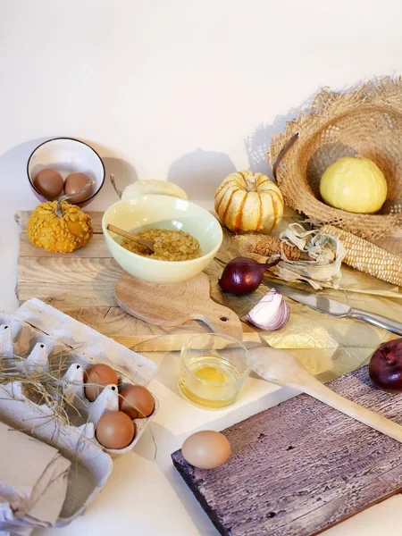 Huevos Calabazas Cebollas Verduras Sal Marina Una Mesa Ligera Vista — Foto de Stock