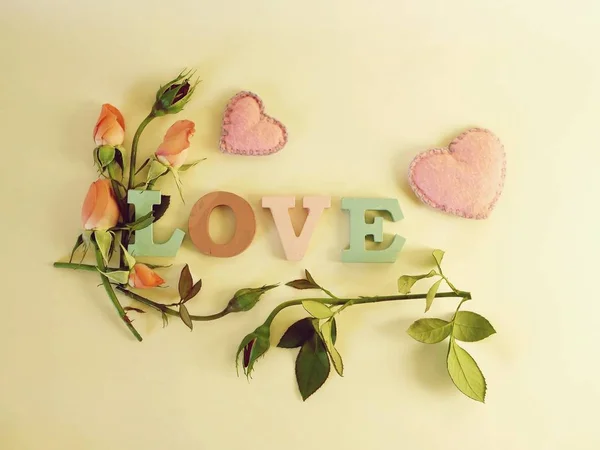 Word Love Decorated Multicolored Letters Rosebuds Petals Hearts Romantic Greeting — Stock Photo, Image