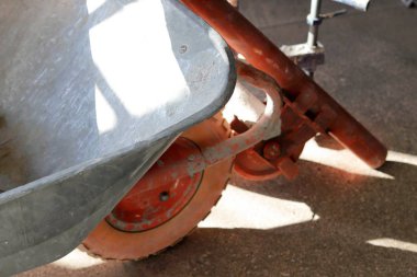 İnşaat, atölye, sanayi, metal ve ahşap dokusu için araç ve gereçler