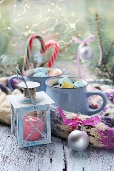 Deux Tasses Café Avec Meringues Décor Noël Lanterne Décorative Avec — Photo