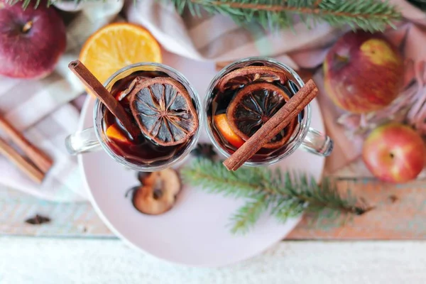 Joyeux Noël Tasses Avec Vin Chaud Épices Écharpe Chaude Branches — Photo