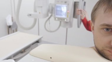 Radyolog operatör hazırlama rontgen donanımları için xray incelemek