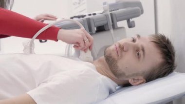 Erkek hasta boyun için ultrason tanılama yordamı