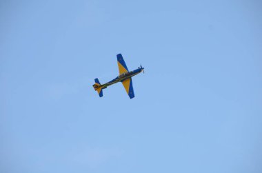 Pirassununga, Brezilya - 28 Ağustos 2015 - A-29 Super Tucano uçuş Brezilyalı duman filosu.