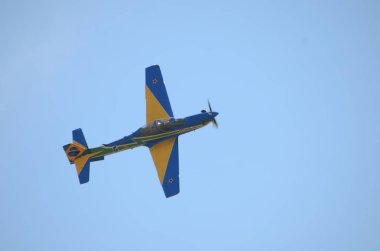 Pirassununga, Brezilya - 28 Ağustos 2015 - A-29 Super Tucano uçuş Brezilyalı duman filosu.