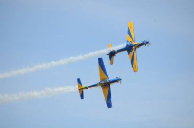 Pirassununga, Brezilya - 28 Ağustos 2015 - A-29 Super Tucano oluşumu uçuş Brezilyalı duman filosu