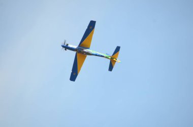 Pirassununga, Brezilya - 28 Ağustos 2015 - A-29 Super Tucano uçuş Brezilyalı duman filosu.