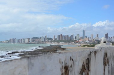 Natal, Rio Grande Do Norte, Brezilya - 21 Eylül 2017 - Natal şehir içinde belgili tanımlık geçmiş ile plaj görünümünü