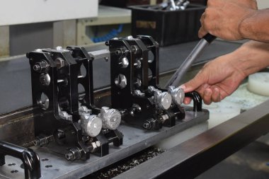 Torna Cnc işleme için hazırlık parçalar airbrush ve boya tabancası. Cnc makine parçaları.