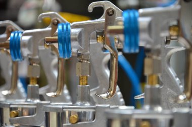 Boya boya tabancaları serisi üretimi. Fabrika airbrushing