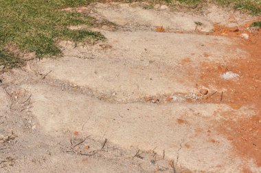 Toprak erozyonu dağlık. Manzara Dağ kırık toprak ile.