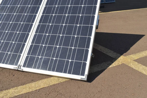 Panel solar. Fuente de energía alternativa, concepto de r sostenible — Foto de Stock