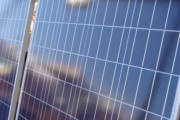 Solární panel. Alternativní zdroj energie, koncept udržitelného r — Stock fotografie