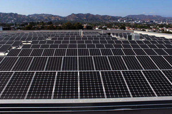 Paneles Solares Techo Una Casa Los Ángeles Sistema Moderno Producción —  Fotos de Stock