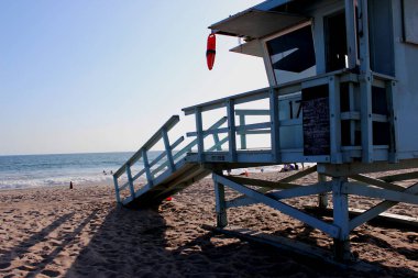Santa Monica, Los Angeles 'ta sahilde güvenlik kulesi var..