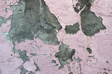 Duvarın dokusu gri ve pembe tonlarda boyanmış..