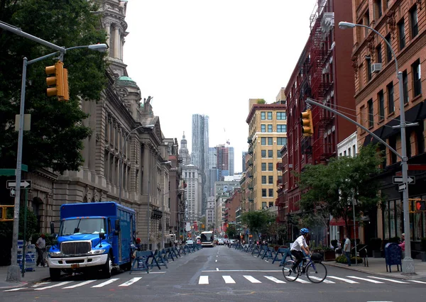Broome Caddesi. 2017 sonbaharında New York sokakları bomboştu.