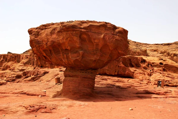 Estrazione Geologica Sotto Forma Fungo Nel Parco Timna Nel Deserto — Foto Stock