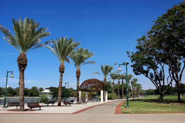 Ramat Gana 'daki Ulusal Park, Safari Parkı' nın yanında. Ramat Gan, İsrail