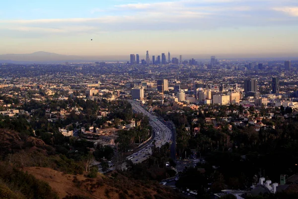 山からロサンゼルスの景色 アメリカ カリフォルニア州 2016年10月 — ストック写真