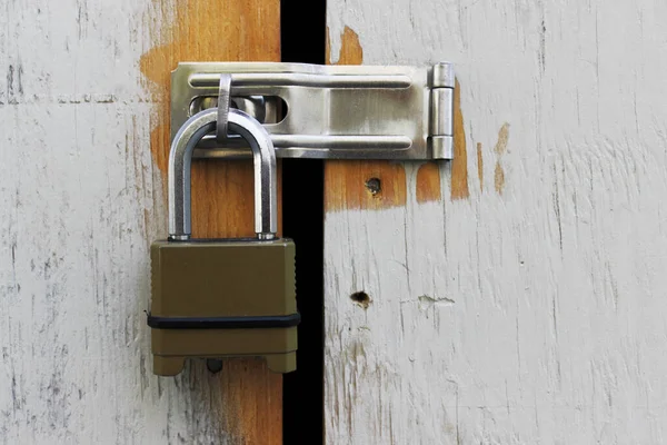 Een Metalen Hangslot Witte Houten Deur Hangslot Deur Stockfoto