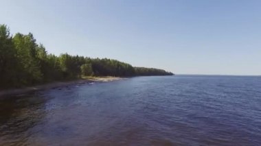 Yukarıya ve ileriye doğru uçan vahşi Gölü Plajı, havadan görünümü