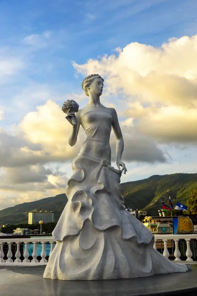 Scultura Sposa Ragazza Abito Con Mazzo Fiori Sposa — Foto Stock